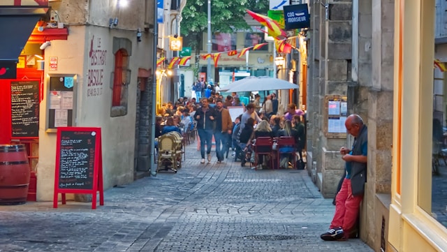 Rue restaurants, nantes, photo par Pascal Bernardon / cunsplash